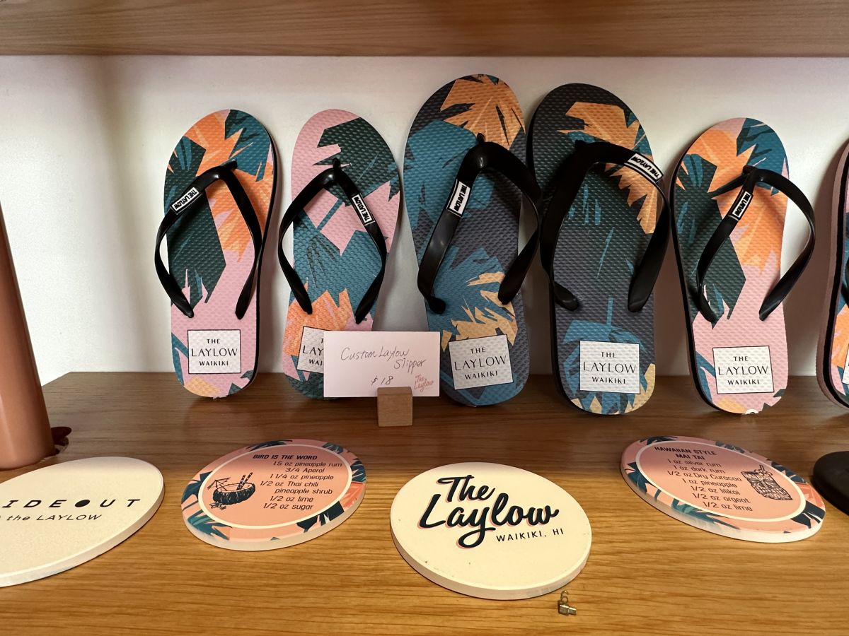 ビーチサンダル18ドル、コースター6ドル