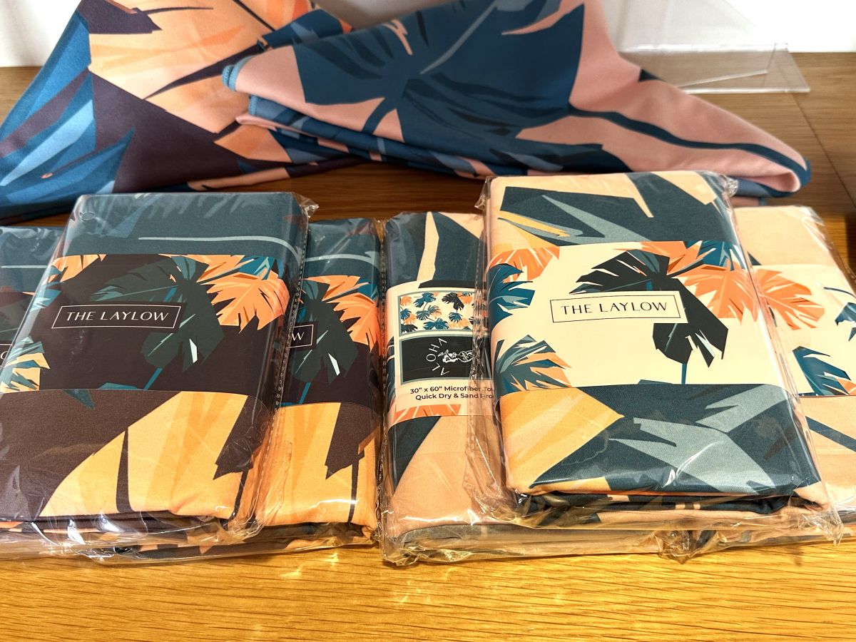 乾きやすいマイクロファイバー素材のビーチタオル 38ドル