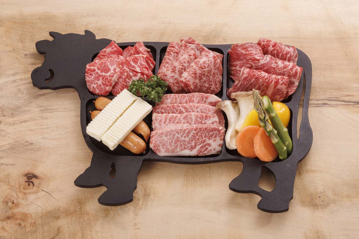 「小岩井牛食べ比べプレート」（山麓館レストラン）2人前4500円