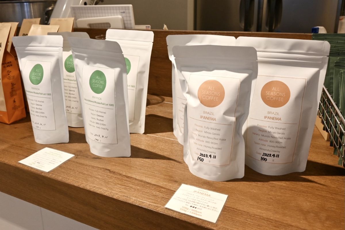 （写真左）「ルワンダ」100g1050円、150g1500円（同右）「ブラジル」100g900円、150g1300円