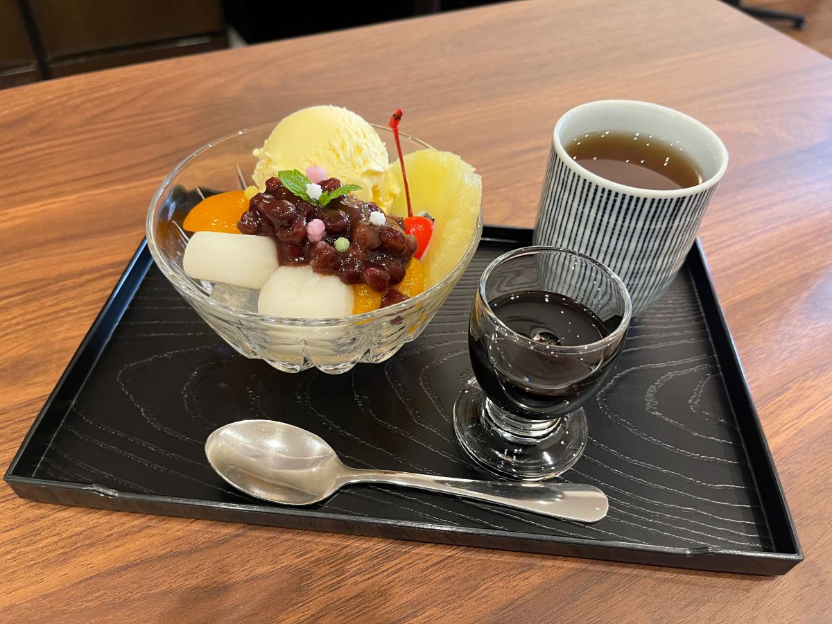 「夢みるあんみつ（お茶付き）」850円