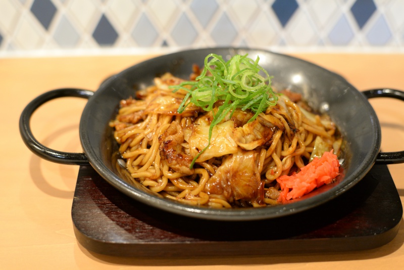 「定番のソース焼きそば」800円