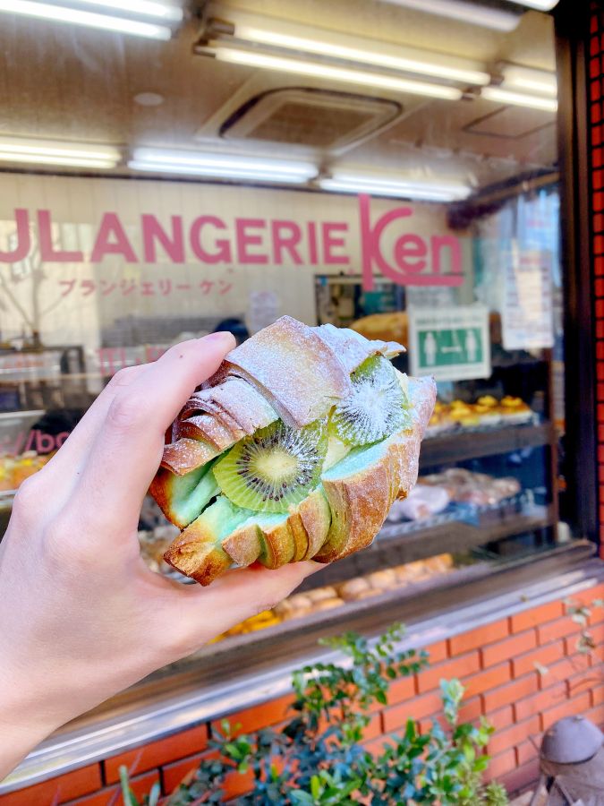 「クロワッサン キウイ」270円