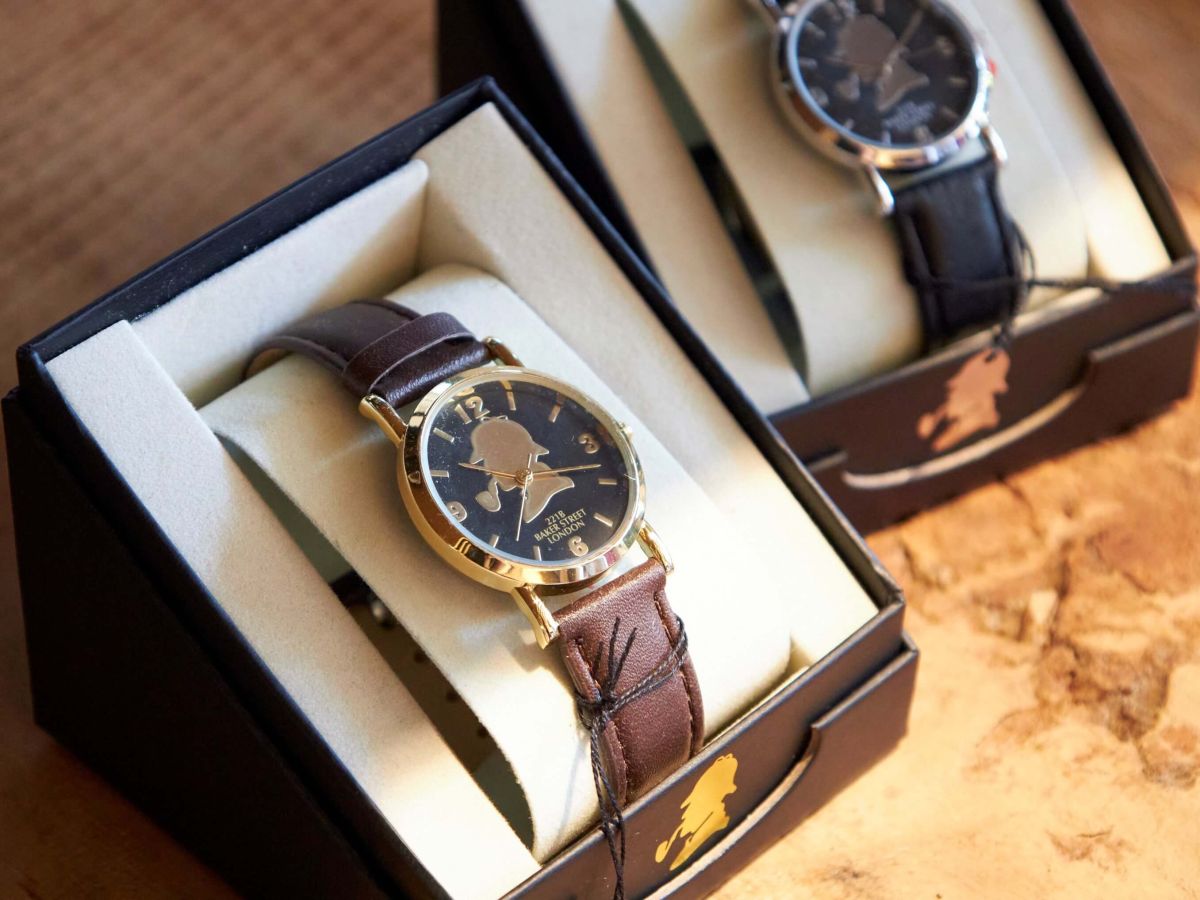 「シャーロック・ホームズ博物館ロンドン」公式ライセンスグッズ 「腕時計」 各8250円