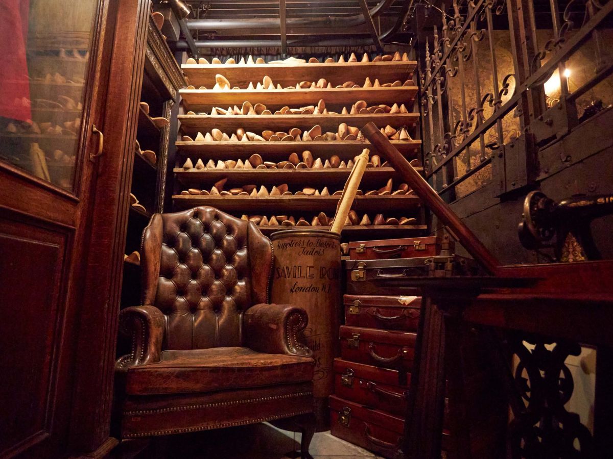 ここにある木型を現在の価値にすると…1足で100万円はくだらないのだとか