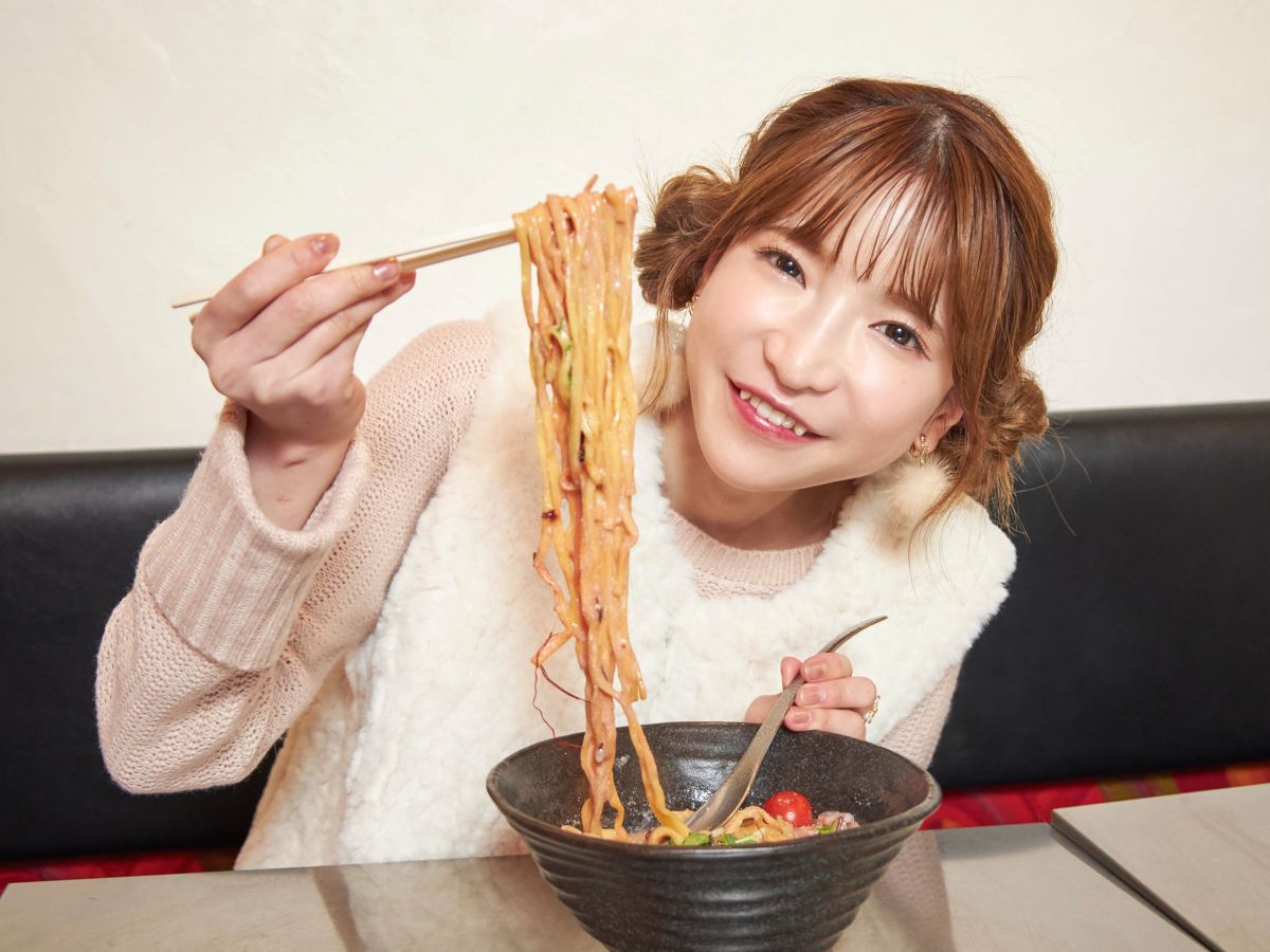 平打ち麺にたっぷりとスープを絡めて召しあがれ