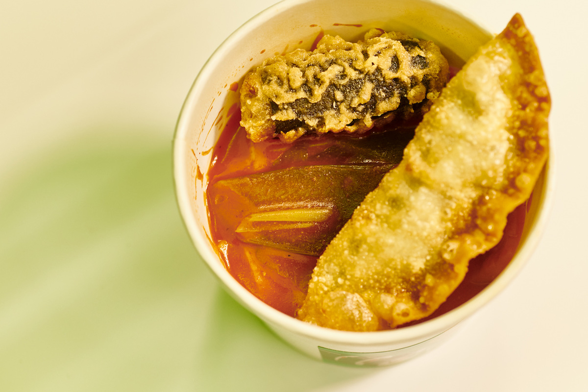 トッポッキ（オリジナルソース）+揚げ物2種（王マンドゥ春雨&野菜海苔巻き）