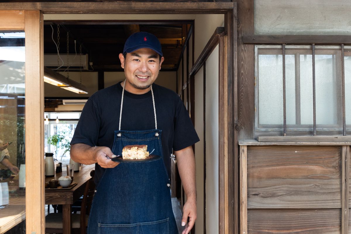 店主の恵さんは古民家を利用した宿泊施設も経営