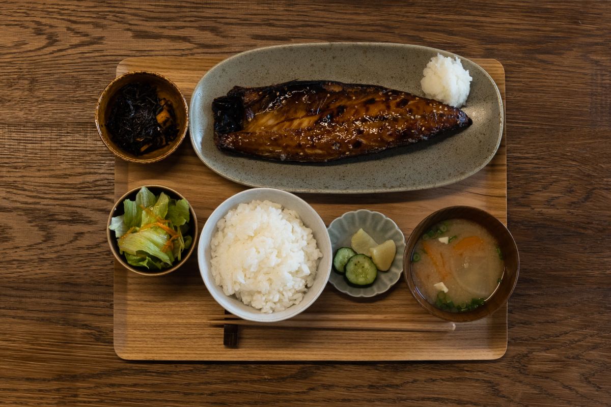 スタッフに人気の「さばみりん定食」1750円
