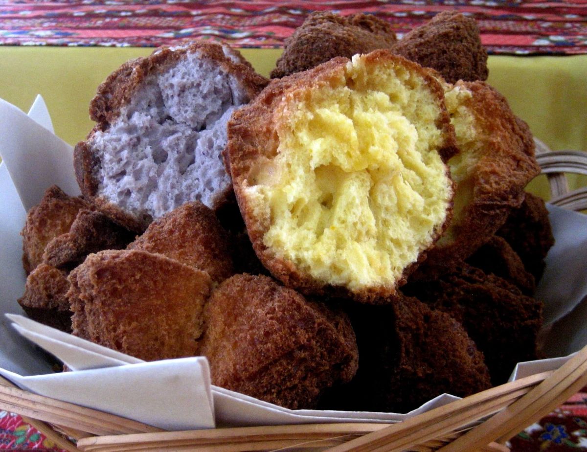 三矢サーターアンダギー (1個)　200円