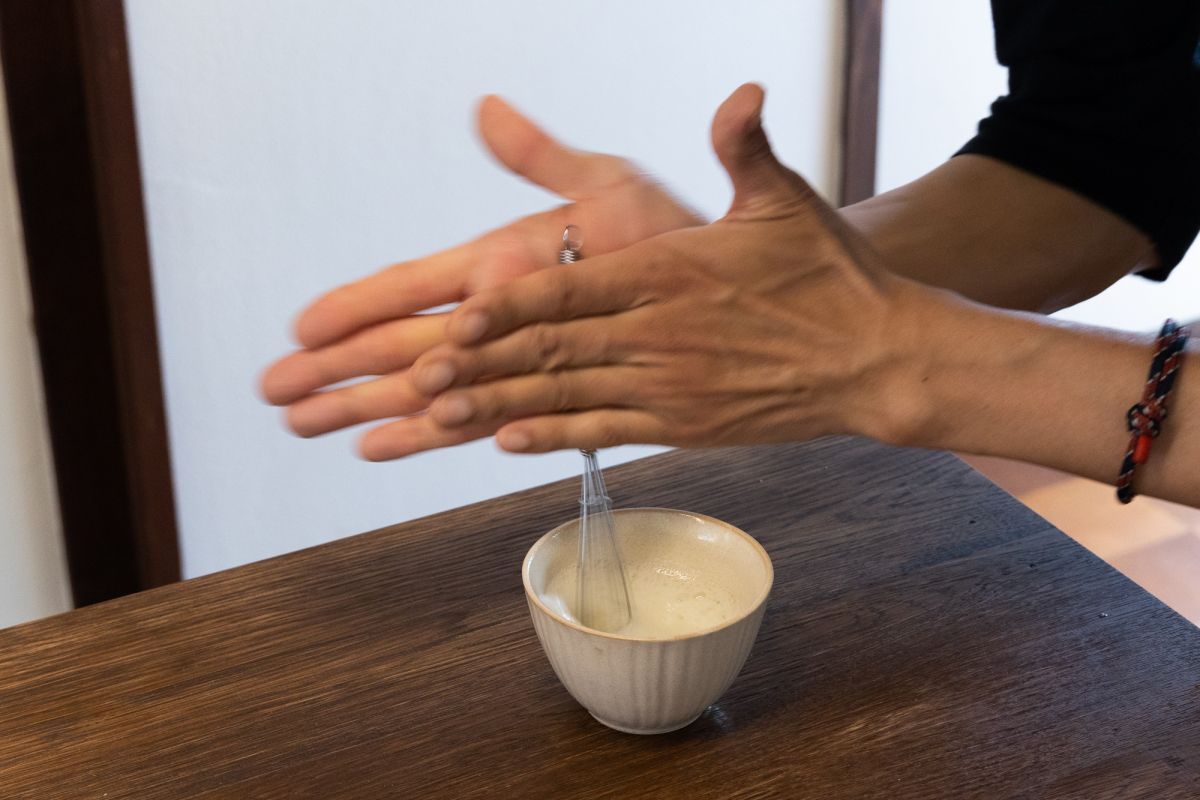 この持ち方で混ぜるのがポイント