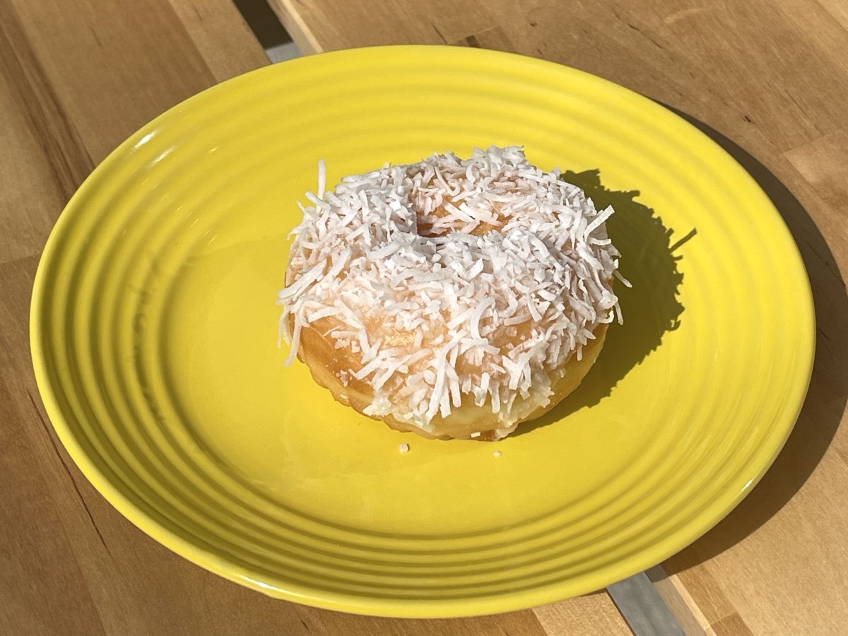 「ココナッツバタードーナツ」380円