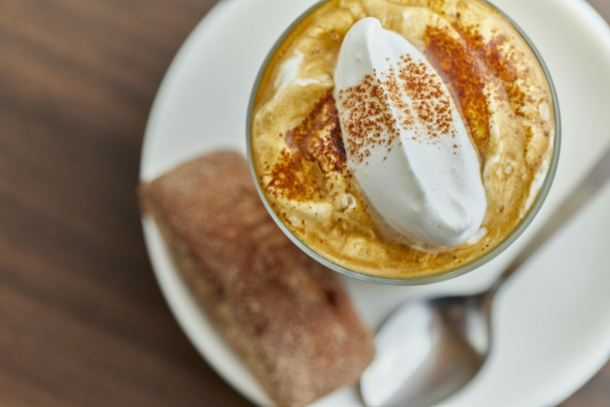 クリームラテ650円とチュロスフィナンシェ280円