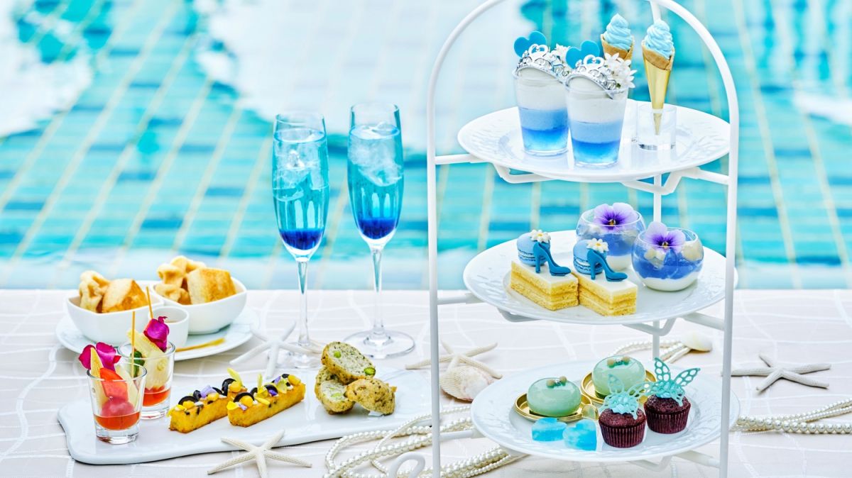 【リストランテ マンジャーレ ウォーターエッジ YOKOHAMA】サマーフルーツやミントでさわやかに仕上げた「プリンセスアフタヌーンティー～Bay side blue～」