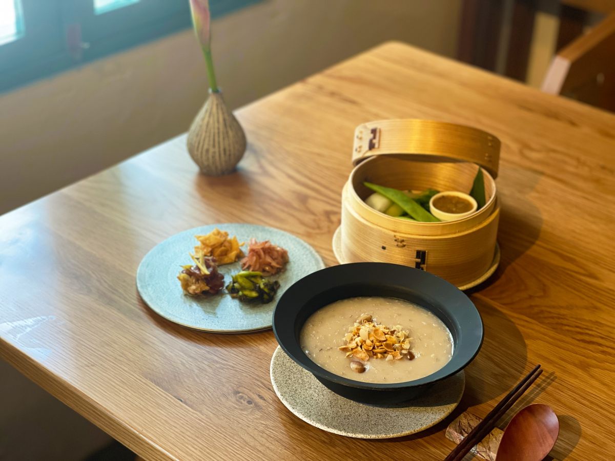 「健美粥セット」1650円　※ランチのみ