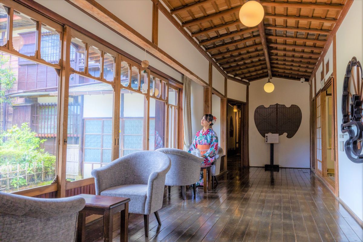 レトロな館内を散策するのも楽しい