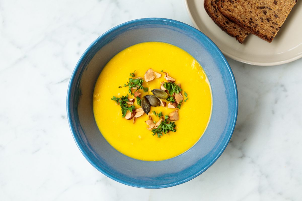 「スープ」。単品でオーダーする場合は1000円