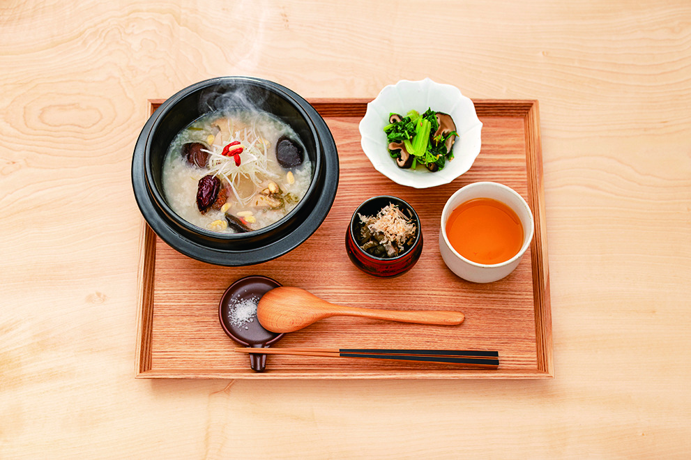 「薬膳サムゲタン粥セット」1700円