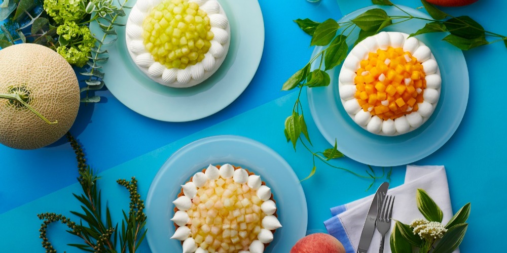 【ホテルニューオータニ大阪】夏のフルーツをケーキやパフェで楽しむ！ 「スーパースイーツビュッフェ2023 ～マンゴー・メロン・ピーチ～」が開催