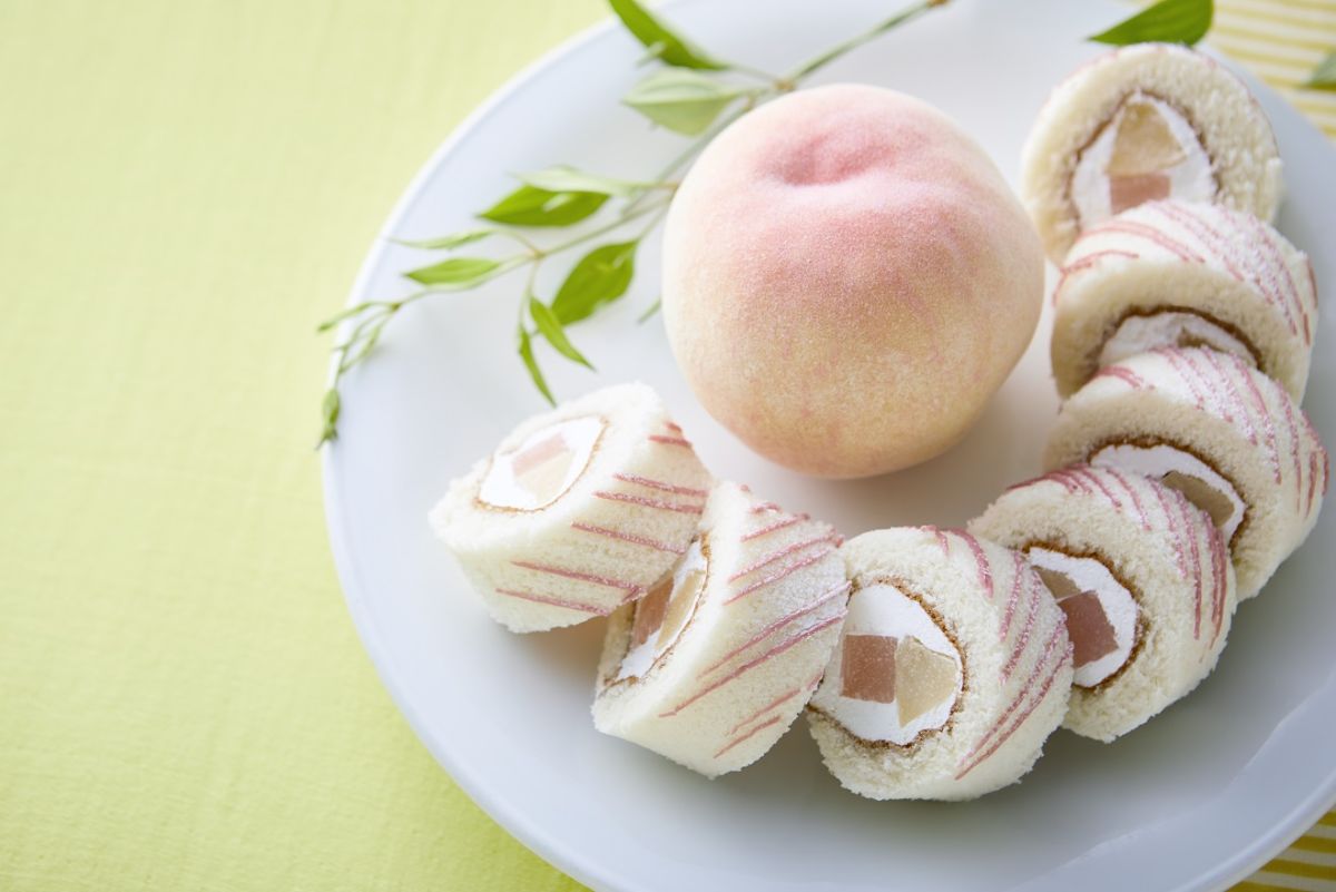 「ピーチロールケーキ」