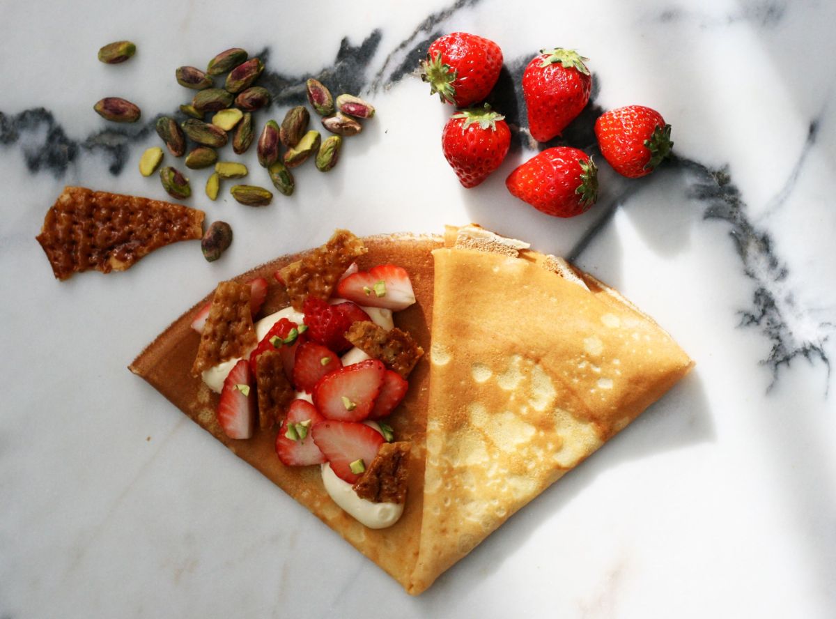 フルーツがトッピングされたクレープも