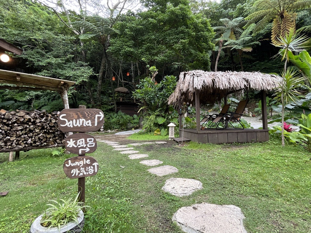 敷地内は綺麗に整備されており、サンダルでも歩きやすい