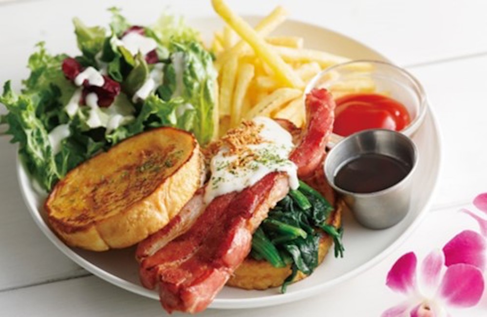 「厚切りベーコンステーキ」フレンチトースト1枚 1815円、2枚 2090円