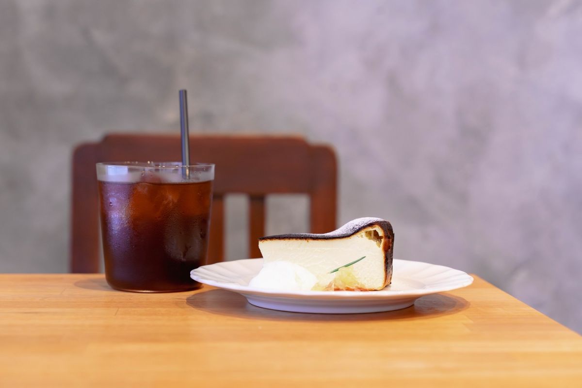 「アイスコーヒー」550円（テイクアウト500円）とともに