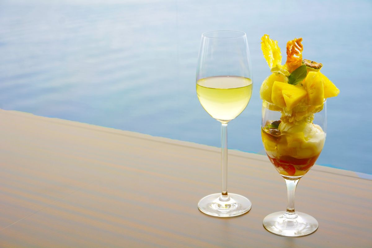 「パイナップルのパフェ」1900円　※ノンアルコールカクテルセットの場合は2600円