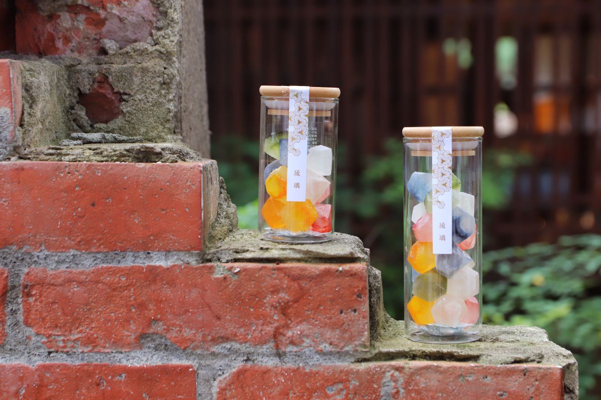 まるで宝石のような「琥珀糖」