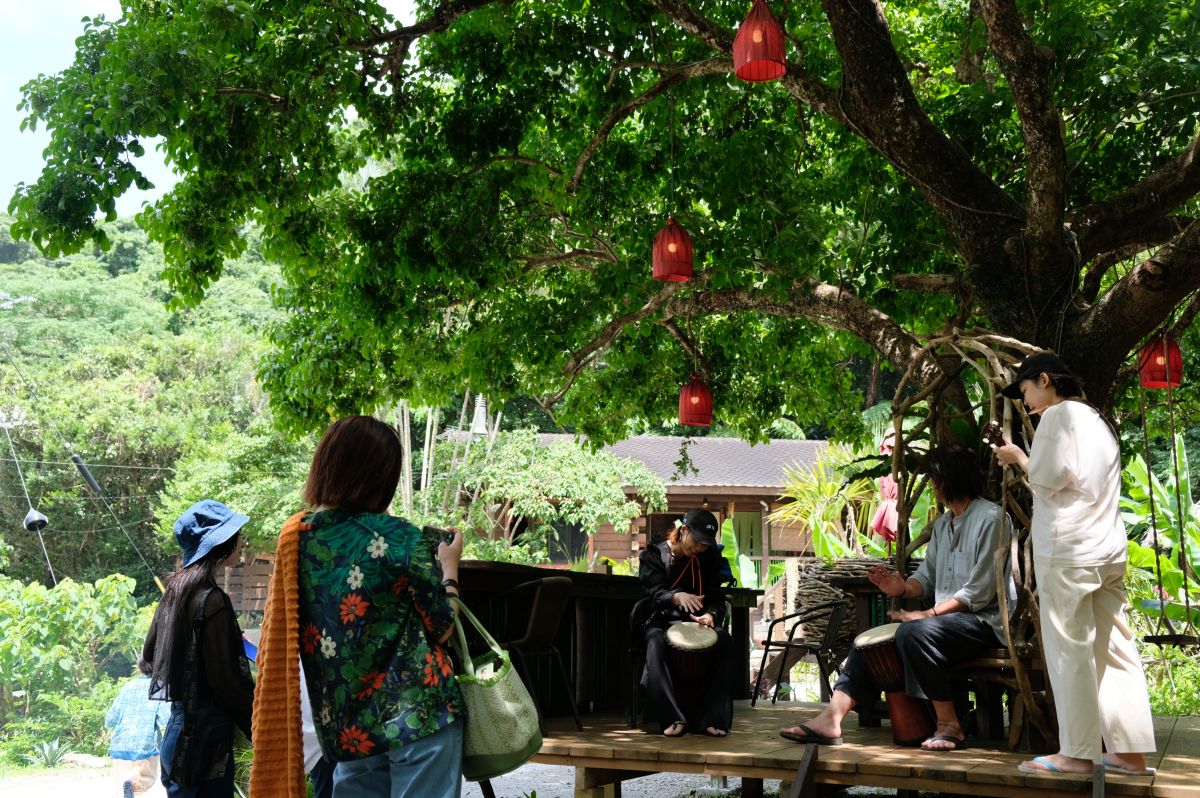 島内外から集まるお客さんとの交流も楽しいです！