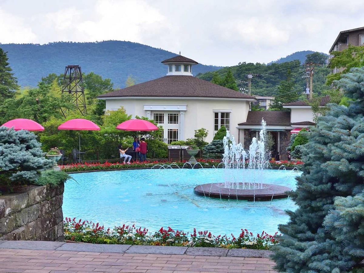 開園当時からある噴水池。ここを中心に左右対称に広がっています