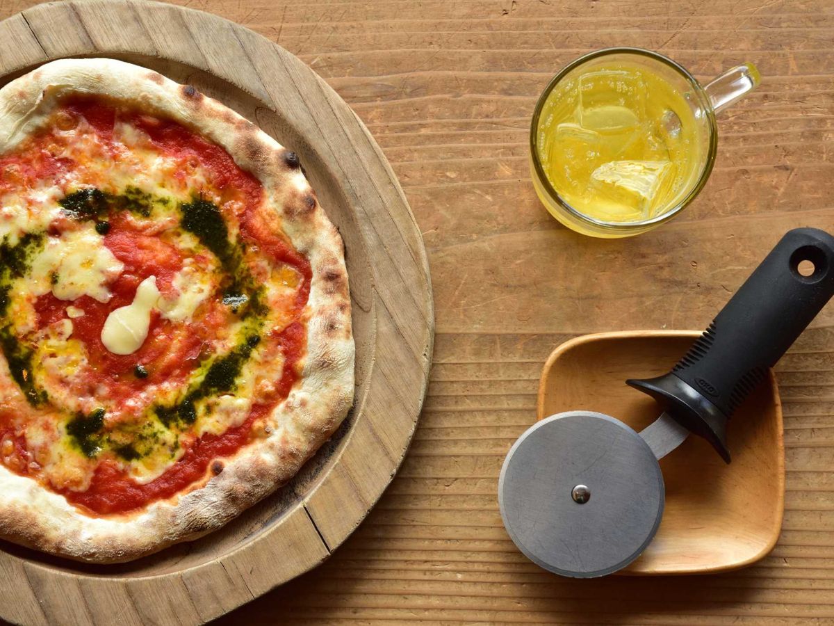 香ばしい窯焼きピッツア。写真はマルゲリータ1300円