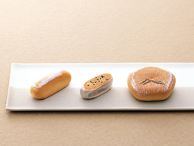 「銘菓詰合」（左から志なの路、旅まくら、よも山）（14個入り）1188円〜