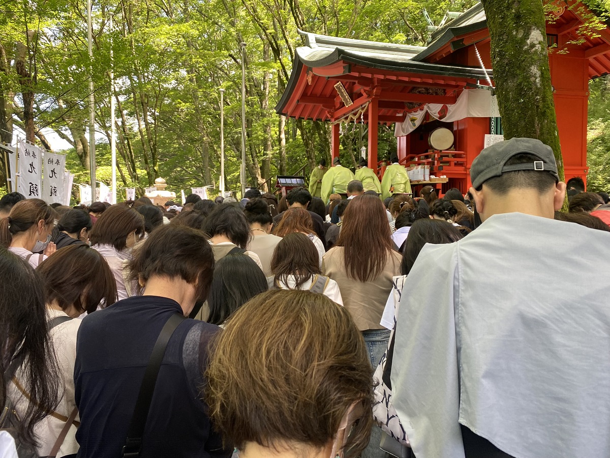 日頃の感謝と変わらぬ加護を胸に、心を一つにしてすべての人のために祈ります