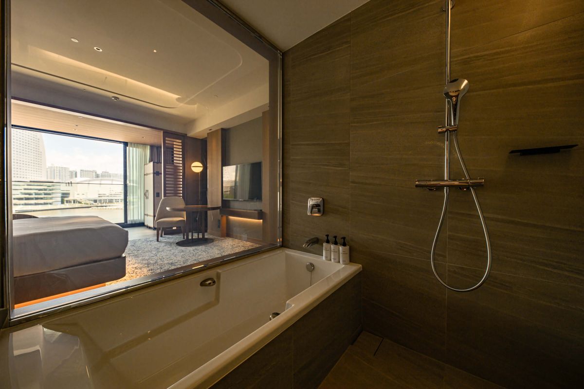 気になる人はガラスに瞬時にスモークがかけられるので安心