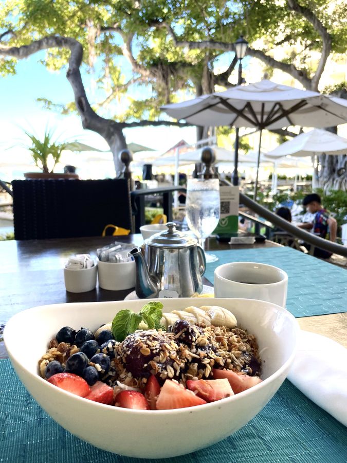 フルーツいっぱいのアサイボウル20ドル