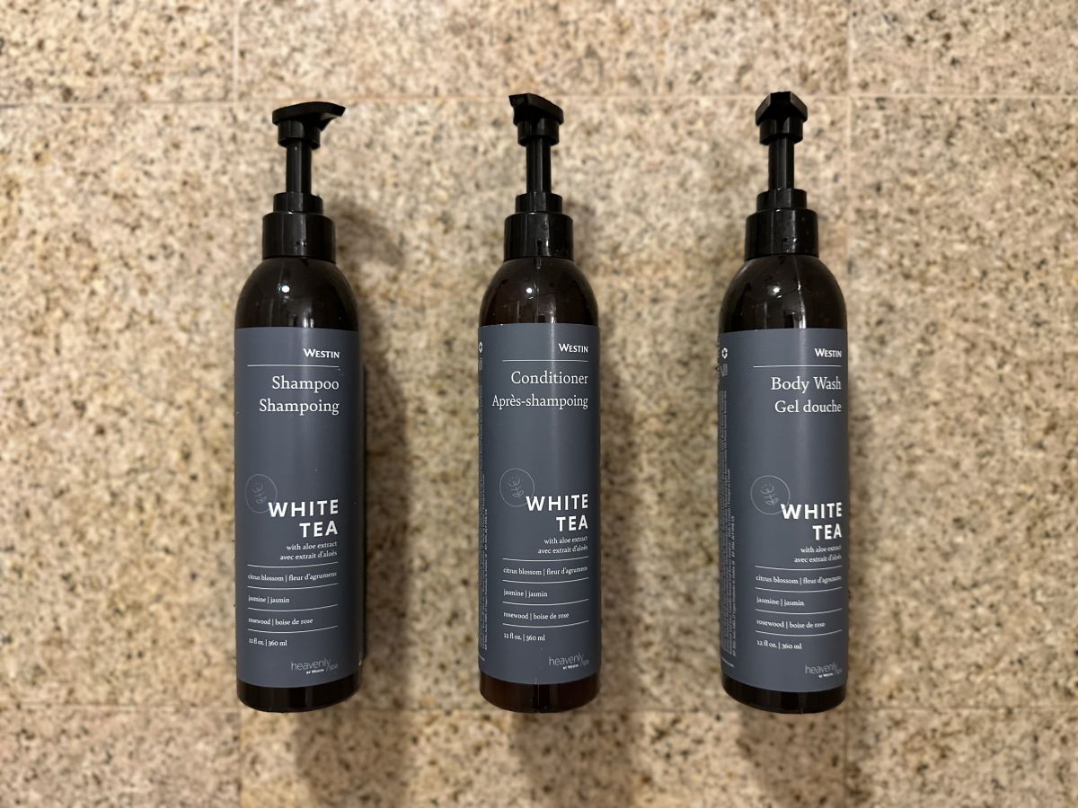 モアナサーフライダーの「ホワイトティー」の香りのシャンプー、コンディショナー、ボディウォッシュ