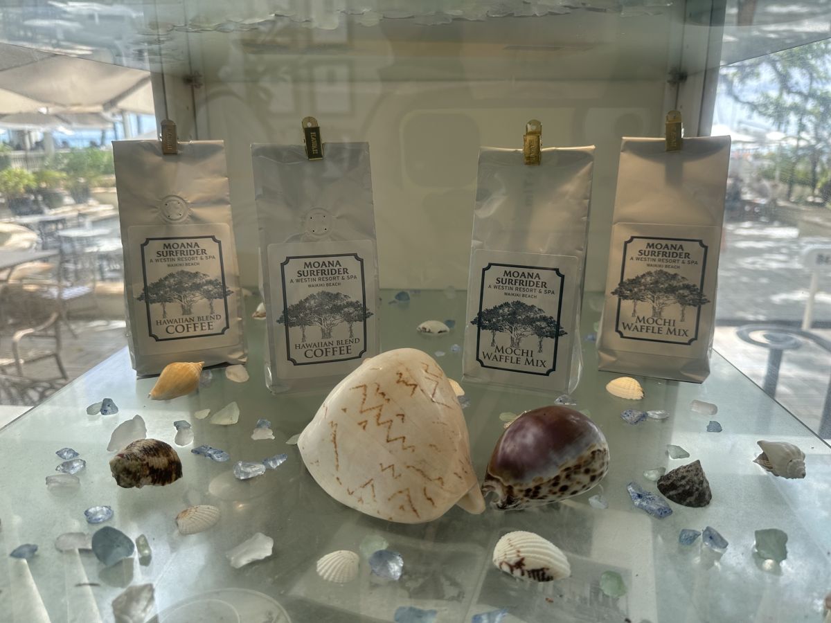 ハワイアンブレンドコーヒー10ドル、モチワッフルミックス10ドル