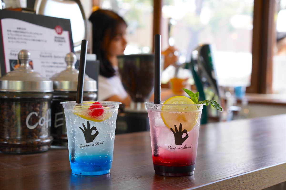 （左）「横浜ブルーサイダー」、（右）「ベリーサイダー」各550円