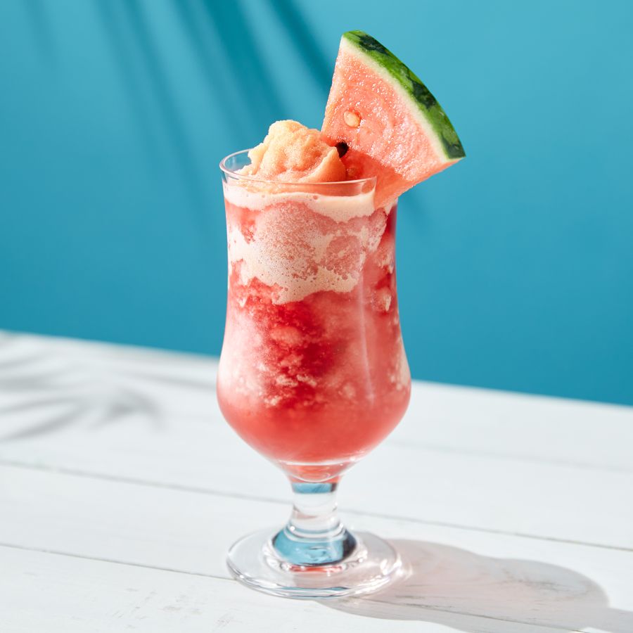 「ティバーナ™ フローズン トロピカルアドベンチャー」1250円（店内利用）、1228円（持ち帰り）