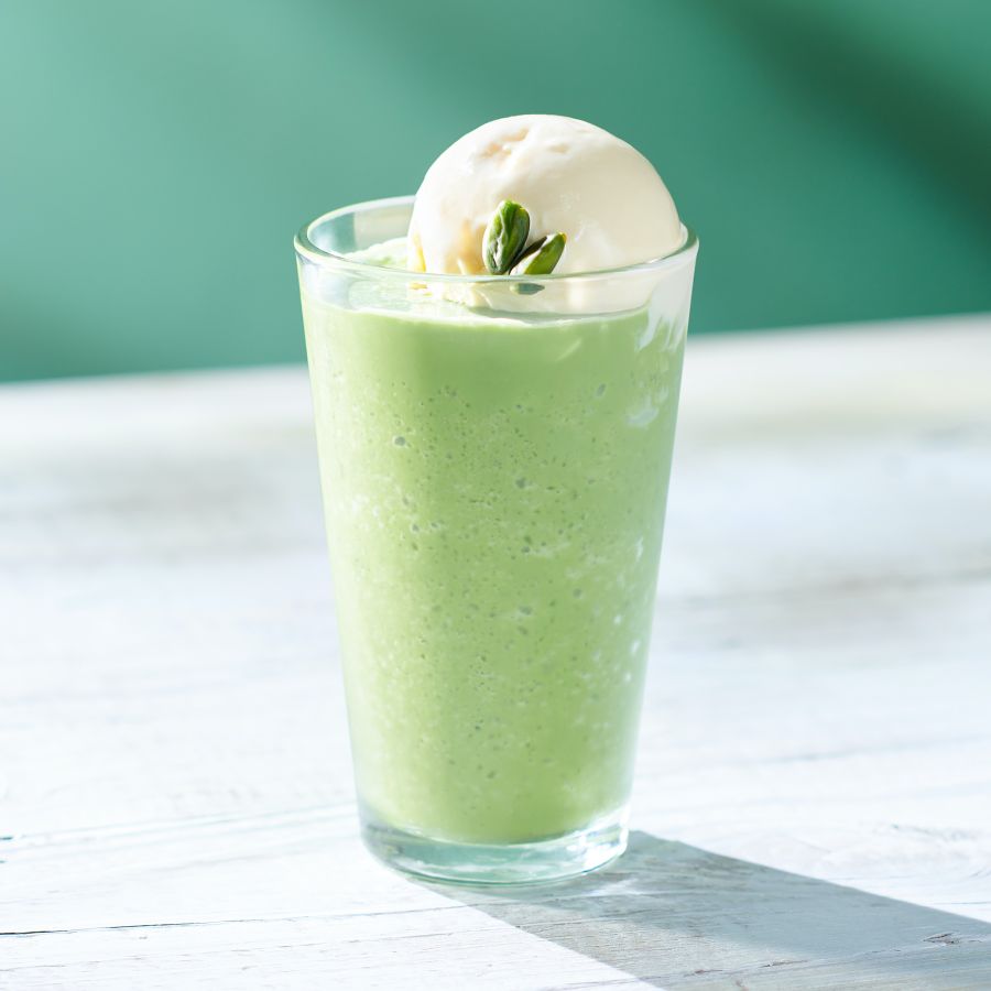 「ティバーナ™ フローズン 抹茶 ピスタチオ」1350円（店内利用）、1326円（持ち帰り）
