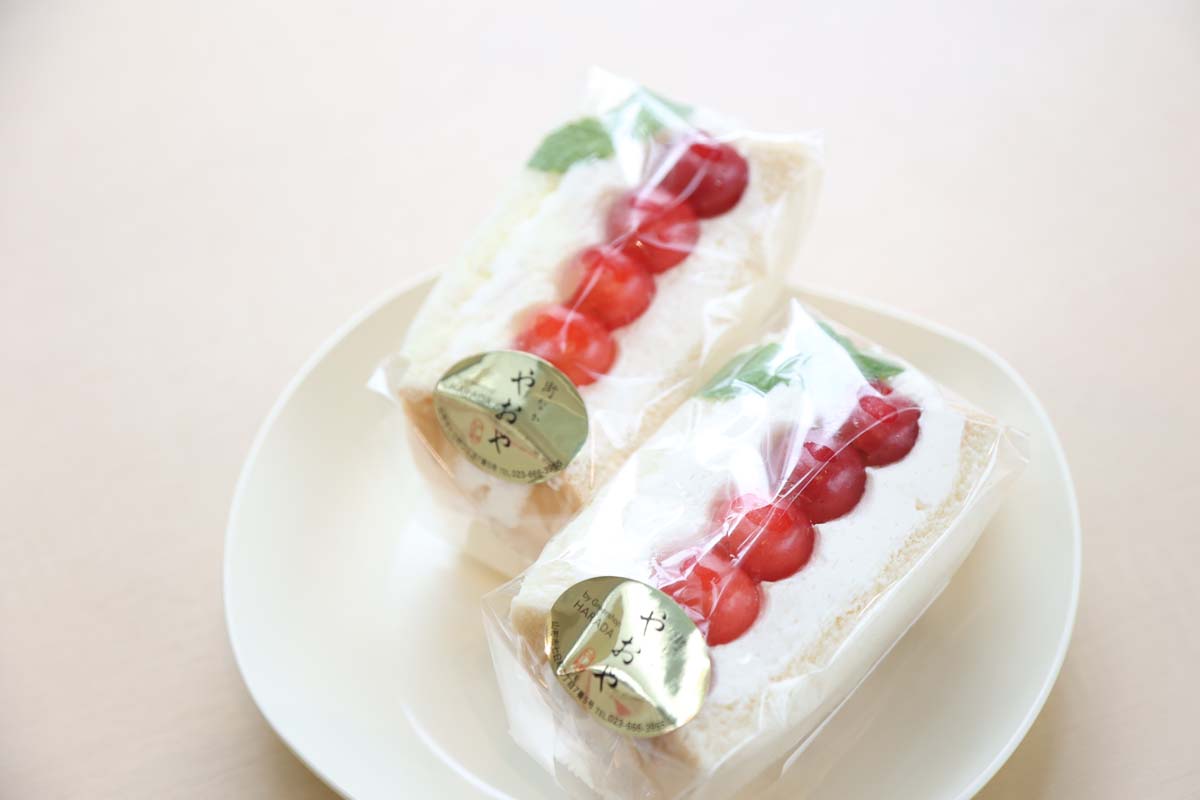 「サクランボフルーツサンド」550円(提供は6月中旬~7月中旬予定)