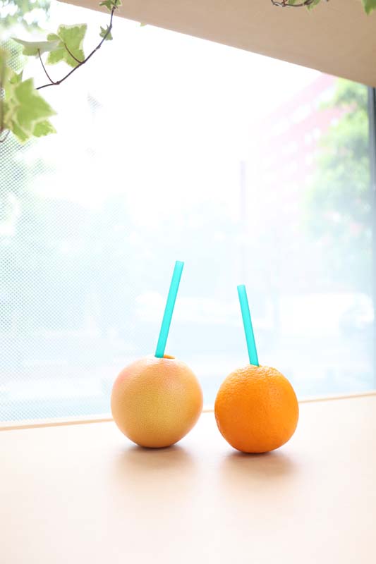 「まるごと生しぼりジュース」グレープフルーツ300円、オレンジ280円