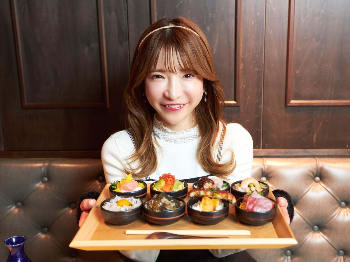 「おちょこ丼8種ランチ」 2480円 ※みそ汁、漬け物、しょうゆ、ワサビ、白だし付き