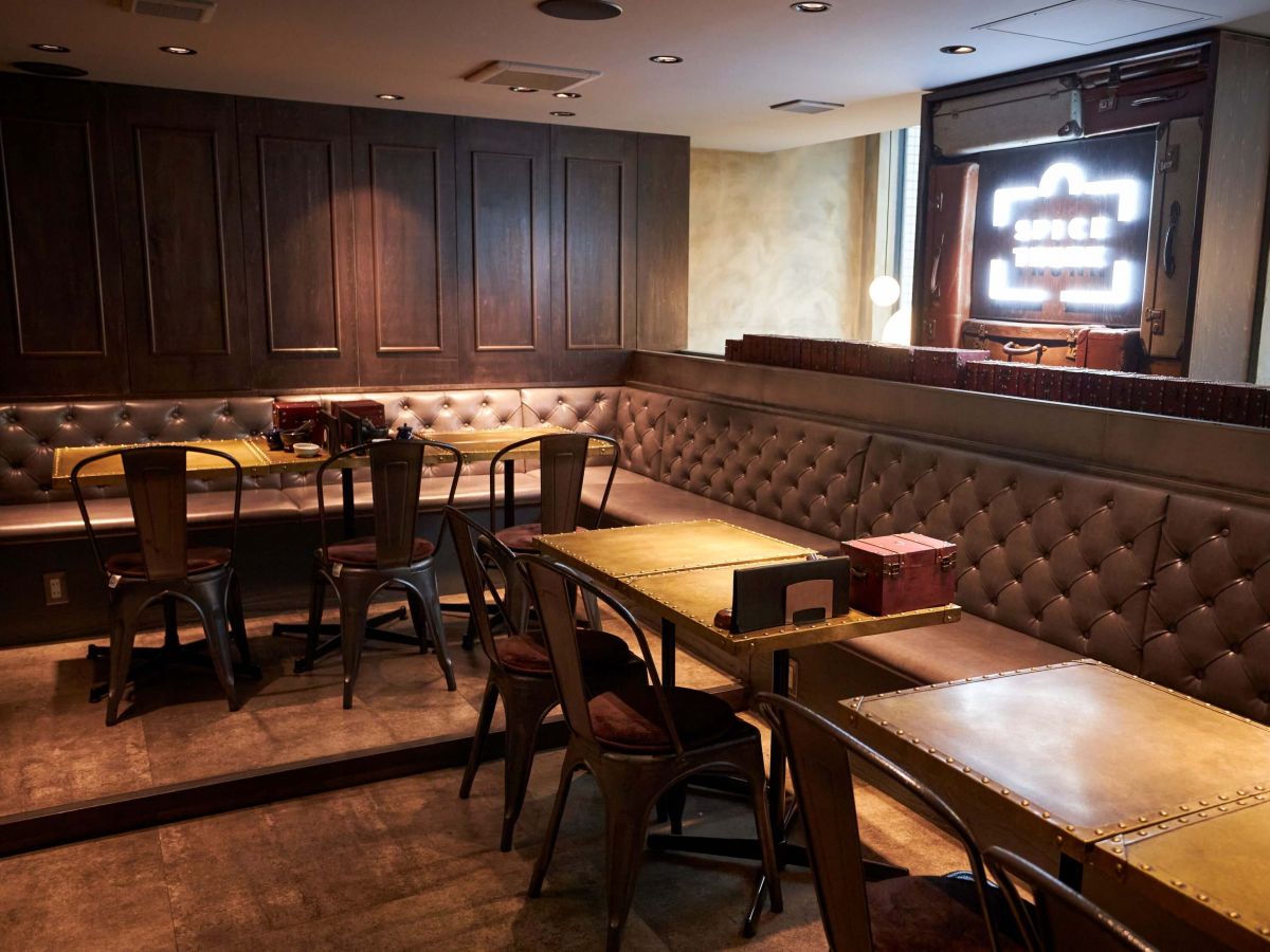 2階フロアはソファー席がメイン