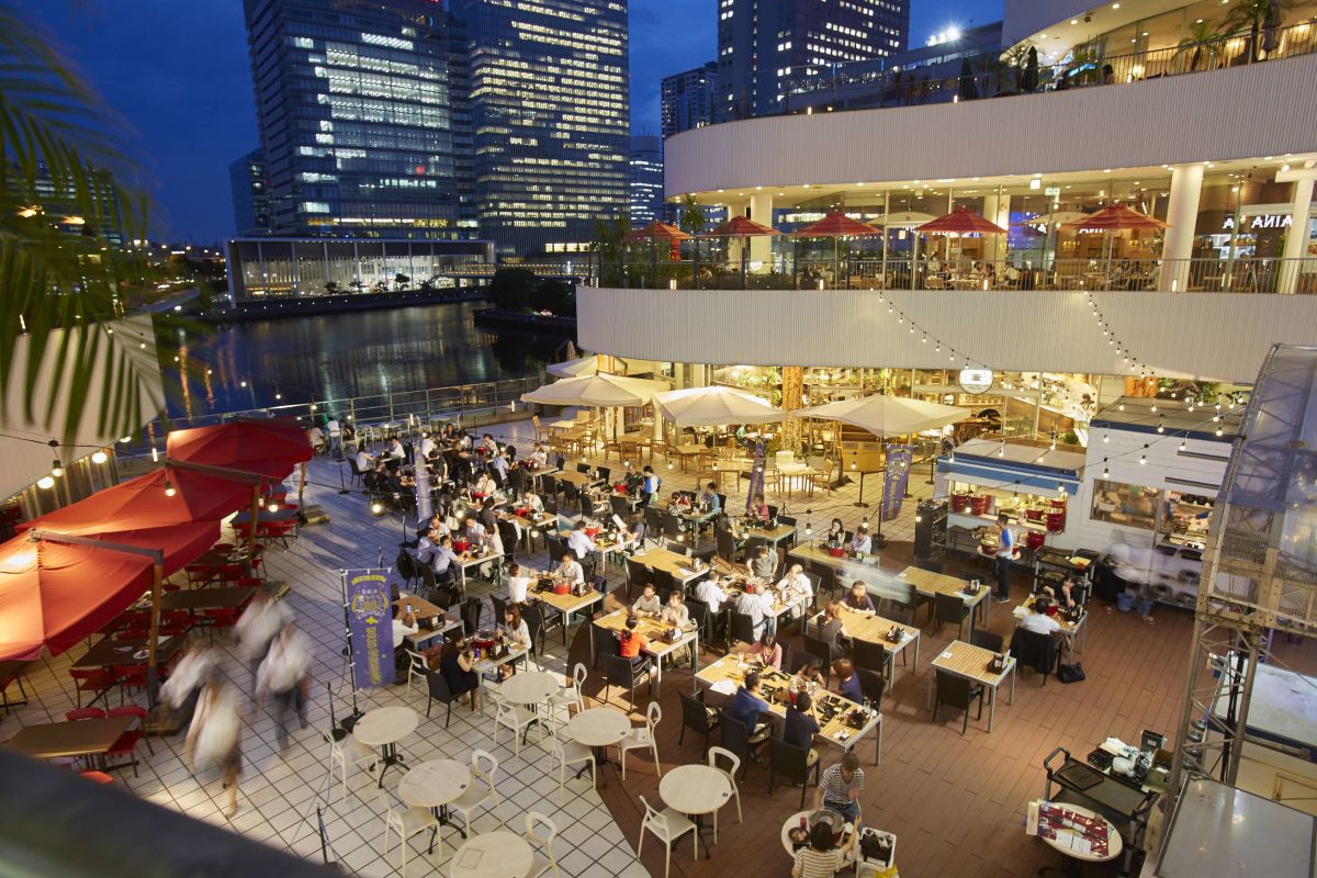 横浜ベイクォーター 過去のビアガーデンの様子