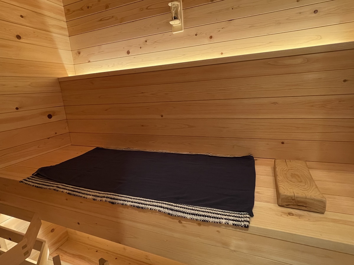 ゆったり2mのベンチをひとり占め！