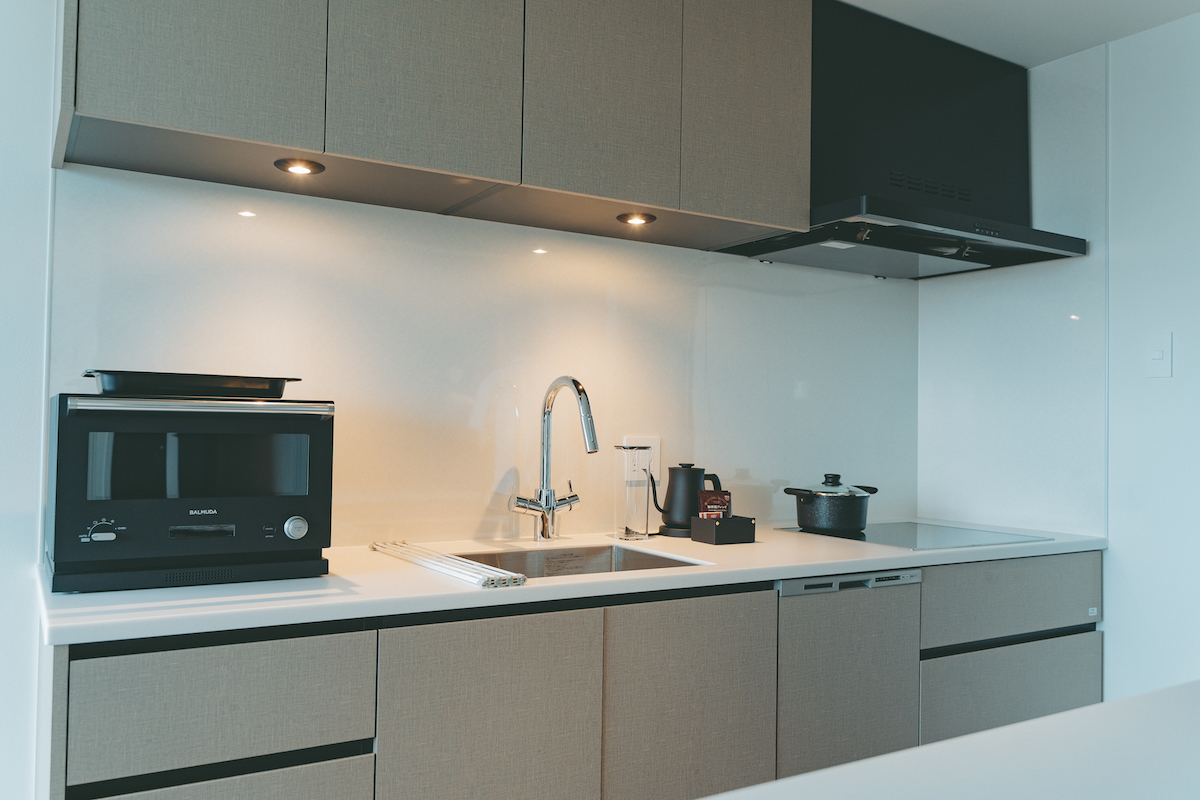 ケトルや電子レンジは機能性とデザインどちらも兼ね備えた「バルミューダ」。