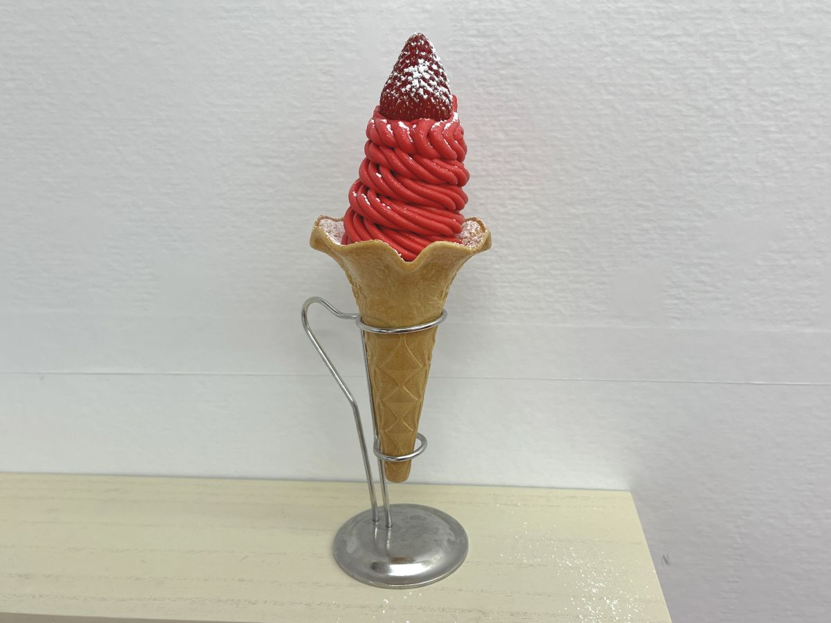 「真っ赤ないちごソフトクリーム」580円